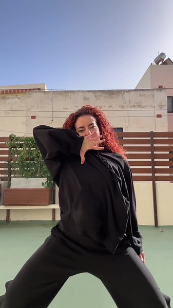 Just a lil bit 😌 Dc : @anna & rachel #dancer #performer #dancetrends