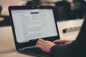 Type 4 Times Faster With This AI-Powered Text Prediction Tool