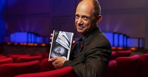 Prémio Booker atribuído ao escritor sul-africano Damon Galgut pelo romance "The Promise"