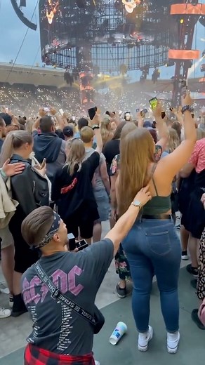 BVIRAL on Instagram: "❤️ #BVIRAL (@tommyramiro) #proposal #concert #wholesome"