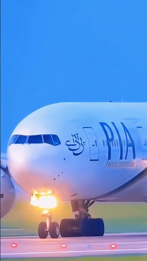 ✈️PIA Airlines🇵🇰 Boeing 777-300ER Beautiful look takeoff 🔥🔥💪#PIA #Boeing777300ER #AviationLover