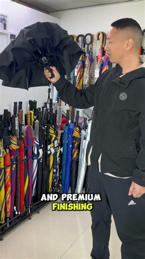 One-Hand Wonder: Justin Demos Our Auto Open & Close Umbrella