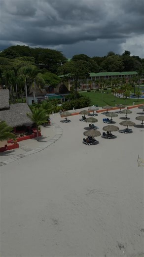 Grand Decameron Panamá A Trademark All Inclusive, el mejor lugar donde el sonido de las olas marca el ritmo del día, los atardeceres pintan el cielo y cada experiencia está diseñada para convertir tu estadía en un recuerdo inolvidable. 🌴 | Royal Decameron Panamá