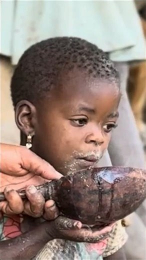 Mother’s Endless Love – Tsipiti & Sibling Enjoy Meat Soup ❤️🍲#africa #shorts