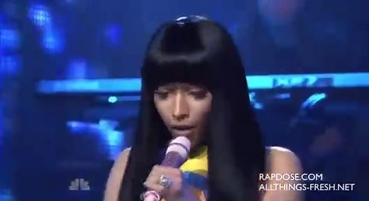 Drake ft Nicki Minaj - Make Me Proud - SNL Live 15/10/2011