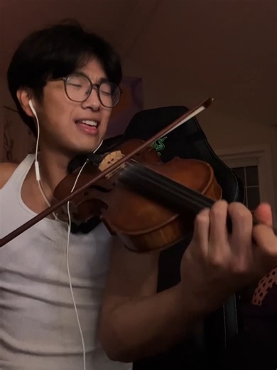 feeling good - ⁨@michaelbuble⁩ but there's a violin solo and more strings on top! first post of 2026 got me feeling good tbh :) #feelinggood #michaelbuble #violin #cover