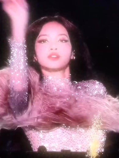 lisa in big screen#lisaqueenofkpop #lisa #lisa #fyp