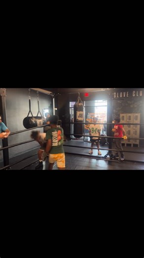 Brandon Davis on Instagram: "MY KIDS GOT KNOCKOUT POWER WE TRAIN EVERYDAY ALL DAY @ JABZ BOXING 🥊 | #boxing #mma #personaltraining #selfdefense #sparring #fighting #muaythai #wrestling"
