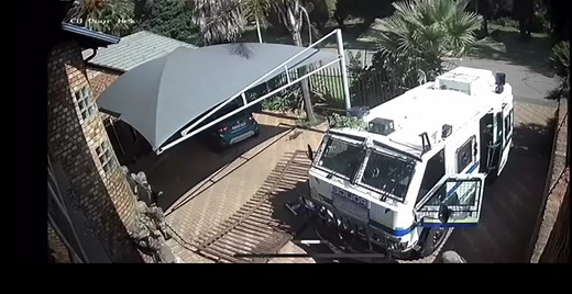 Search and seizure operation by special task force. #STF #SAPS #Specialtaskforce #tukkies #specialforces