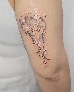 Moon Phases 🌒🌓🌔🌕🌖🌗🌘 #moon #moonphasetattoo #moonphases #luna #tattoo #tattooedgirl #inkedgirl #handmadetattoostudio #carpi #ink #art #onmyskin #indelible #finelinetattoo #fineline #stars #🌙 | Novytattoo Handmade Tattoo Studio