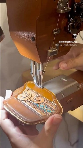 Cobra class 26 sewing machine putting in some work! #leatherwork #leathercraft