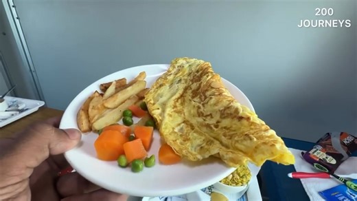 4.5K views · 49 reactions | IRCTC DELICIOUS BREAKFAST in Train Journey | 22210 DURONTO EXPRESS FIRST CLASS VEG FOOD REVIEW | 200Journeys | Facebook