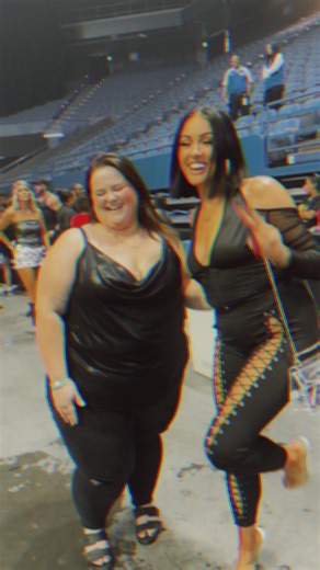 DANIELLE MULLINS on Instagram: "Friends we need your help…🫶🏽 My friend @vandykeemily and myself are teaming up so we (she) can crotchet used plastic bags into reusable mats to give to those without a home. It’s a super eco friendly way to give them comfort without giving them something heavy to lug around. BUT— It’s going to take a lot of bags! So if you’re local to either one of us, please give us your bags! Or hey even if you’re not local shoot me a message, we can figure something out 🫶🏽�