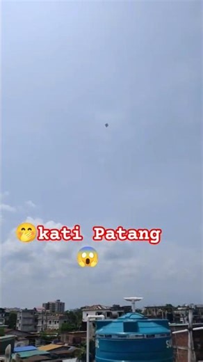 😱Wait for End😱 Koi to samhalo Patang ko.#shorts #patang #trending #lohri