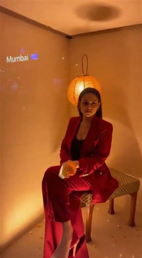 Mumbai's Live Show Window