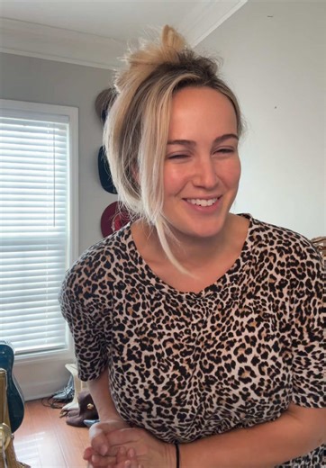 Glam Room Decor Ideas for a Minimalist Bedroom