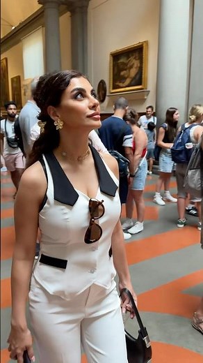 David statue in Florence Italy 🇮🇹