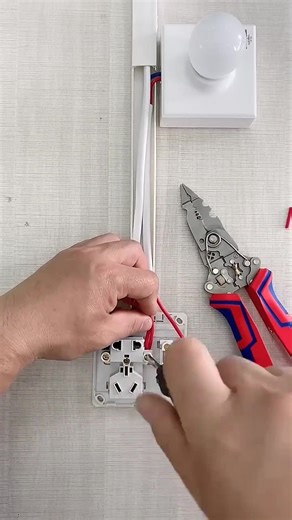 6K views · 19 reactions | Install a Dual Control Switch in 10 Minutes Here s How _ #electrical #diy #diyprojects #diycrafts #fbreelsfypシviralシ | Anastasie Racicotery | Facebook