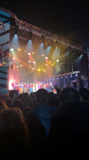 Ma fille chérie, Mathilde, qui chante Grândola à la fête de l'Huma pour les 130 ans de la Cégète avec le magnifique chœur "Le Bruit Qui Court", c'est un souvenir inoubliable ! | Marie-Anne Bonneterre