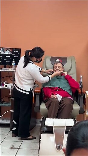 Old Woman Gets a Salon Facial: The Unexpected Reaction!