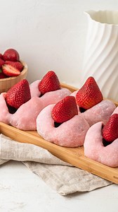 86K views · 28 reactions | Strawberry Mochi aka Ichigo daifuku  A couple of years back in Japan I had mochi that looked just like this and since then mochi has never been the same… I have to say this one come pretty close though 襤 Link to the recipe in my bio or here: https://zhangcatherine.com/strawberry-mochi/ . . . #mochi #daifuku #japanesedessert #wagashi #strawberry | Catherine.desserts | Facebook