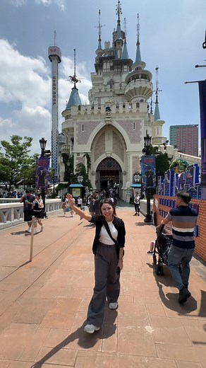 Thrilling Gyro Drop Experience at Lotte World, Seoul, Korea