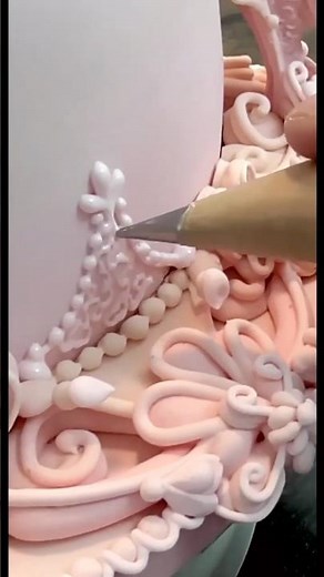 Wedding cake decorating designs, ideas and pink cake borders piping techniques for wedding cakes