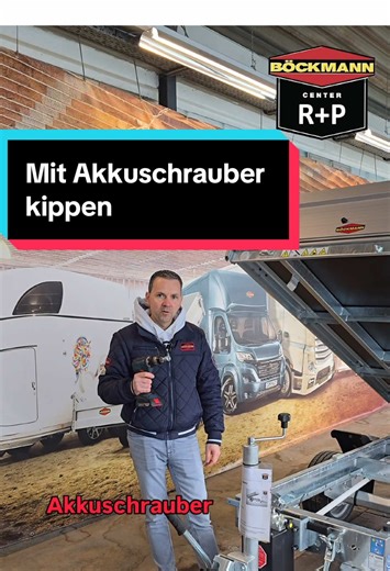 🎥 EasyKipp - müheloses Kippen mit Akkuschrauber 🚚 In diesem Video zeigen wir euch das EasyKipp System von Böckmann - eine clevere Lösung, mit der ihr Auf- und Abkippen eures Kipper-Anhänger ganz einfach mit einem Akkuschrauber statt per Handpumpe erledigt. 😄👍👉 Das System ist robust verarbeitet und spart euch viel Kraft beim Kippen - auch bei schwerem Ladegut. Perfekt für alle, die ihren Kipper komfortabler und effizienter nutzen wollen! Kontakt: 📧 info@rp-anhaenger.de ☎️ 07141 2986041 📍 R