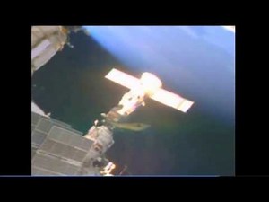 689 UFOが宇宙ステーション（ISS）とドッキングしていた！ Jan 29th, 2014