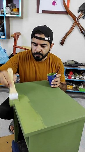 984K views · 15K reactions | To chalo is bed side table ko paint krty hn chalk paint sy. . . #diy #paint #furniture #homedecor #colour | Crafter Bhaiya | Facebook