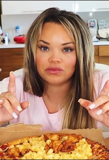 “I’d rather sleep under a bridge in Cali than live in Illinois.” ☠️ •••••••••••••••••••••••••••••••••••••••••••••••••••••••••••••••••••••••••••••••••••••••••••••••••••••••••••••••••••••••••••••••••••••••••••••••••••••••••••••••••••••••••••••••••••••••••••••••••••••••••••••••••••••••••••••••••••••••••••••••••••••••••••••••••••••••••••••••••••••••••••••• #trishapaytas #illinois #losangeles #tgifridays #redlobster