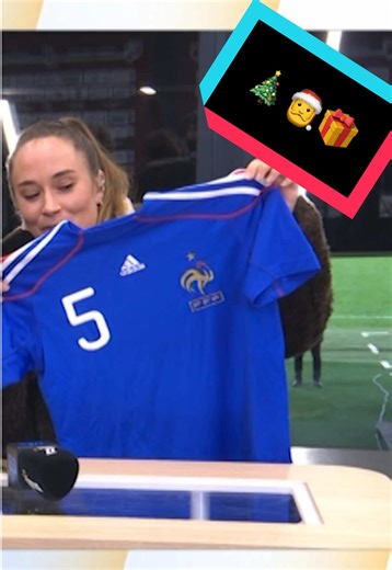 Le Secret Santa de #Ligue1Plus a encore frappé 🎁 #sportstiktok #ligue1