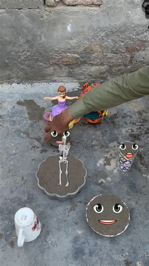 Oddly Satisfying Kinetic Sand Faces Crushing | Cute Shapes Hammer Smash ASMR.,