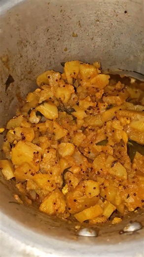 21/06/26 guest lanch recipe 🍚 Rice 🐟 🥭 meen kulambu 🥔 poriyal 🐟 fry 🥭 cut appalam Sub like pannuga 🤗