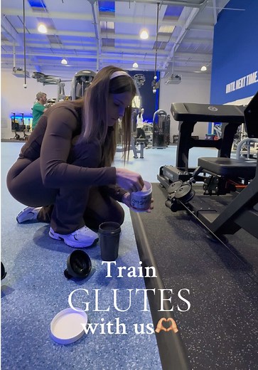 Teachers that train👯‍♀️ Save for your next glute day… Kas glute bridges 6-8 reps x 4 Elevated reverse lunges 8 reps per leg x4 Glute focus hyperextention 8-10 reps x4 Medius cable kick backs 8 reps straight into maximus cable kick backs 6 reps x4 Interval sprints 30 secs on 30 secs off x10 @DFYNE @ehplabsuk @ehplabs @CharmChloe #glutes #teachersoftiktok #gymgirls #fyp #foryoupagе