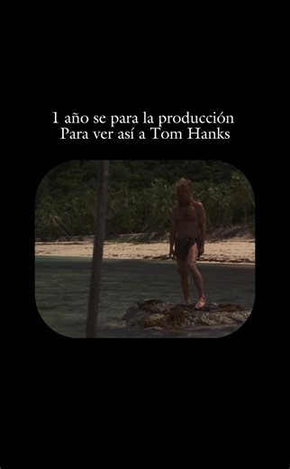 La producción de la película Náufrago (Cast Away, 2000) se detuvo intencionalmente para permitir la transformación física real de Tom Hanks. Tras rodar las primeras escenas, la producción se detuvo durante aproximadamente un año para que Hanks pudiera perder alrededor de 22-25 kg (50 libras), dejarse crecer el pelo y la barba, y lograr el aspecto desmejorado necesario para la segunda mitad de la película #cineentiktok #tomhanks