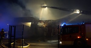 Obernai. [VIDEO] Flammes et explosions: une menuiserie entièrement détruite dans un incendie