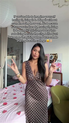 Phew time flies wdym it’s been a year already! Do you want an updated condo tour?! 😩🤚🏼 #sololiving #livingalone #condo
