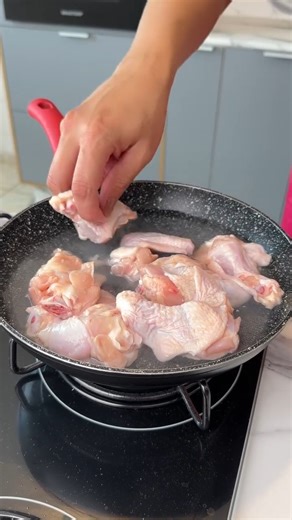 I added chicken to boiling water and the result was wonderful! | Cooking Taste