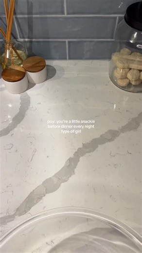 had to try these viral marshmallow goldfish at least once 🤪 Ingredients: 2 packages @goldfishsmiles flavor blasted xtra cheddar cheese crackers 1 bag mini marshmallows 1 stick salted butter Instructions: In a medium bowl, microwave butter and marshmallows for 30 second increments, stirring in between until well combined. Pour mixture over crackers in a large bowl and mix well. Pour cracker marshmallow mixture into greased baking dish and allow to set covered at room temperature for at least 1 h