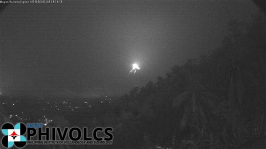 WATCH: Timelapse shows dome-collapse pyroclastic density currents (PDCs), or “uson,” from #MayonVolcano’s summit at 6:14 PM, traveling roughly 0.75 km and 1 km down the Miisi and Bonga Gullies. Since midnight today, 56 separate PDC events have been recorded. Mayon remains at Alert Level 3—entry into the 6-km Permanent Danger Zone is strictly prohibited. | Video from #PHIVOLCS #DailyTribune | Daily Tribune