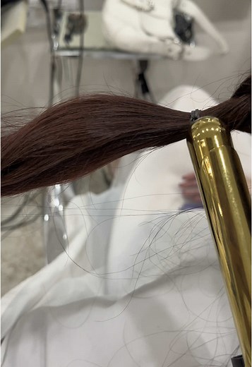 Do you have a hair time taking out little elastics? Fear no more with this simple hack! All you have to do is tap a hot tool on the elastic and it will pop right off. #hairhack #hairtipsandtricks #ponytails