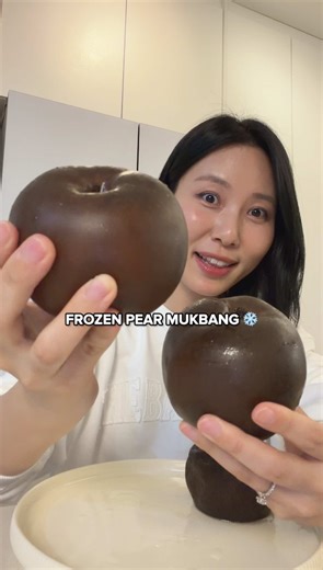 puasa month ending soon kan? to my muslim kawan2, himnaesaeyo ㅎㅎㅎ frozen pear mukbang 🍐 #pear #mukbang #frozenpear #koreaninmalaysia
