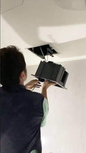 風呂の換気扇が動かないので換気扇の交換。第二種電気工事士の資格を取得したので自分で交換しました！ #大工さん #換気扇 #第二種電気工事士