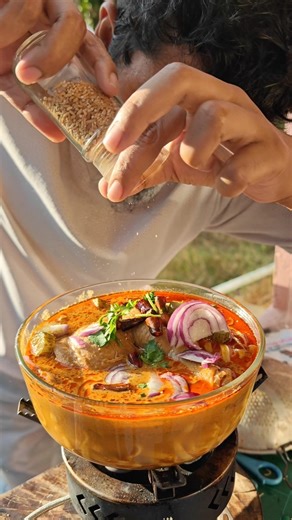 Easy and delicious Chiang Mai Khao Soi recipe.