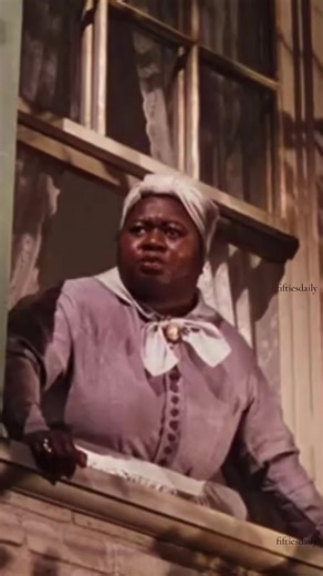 Vivien Leigh and Hattie McDaniel in ‘Gone With The Wind’ (1939)✨#oldhollywood #clarkgable #gonewiththewind #hattiemcdaniel #vivienleigh