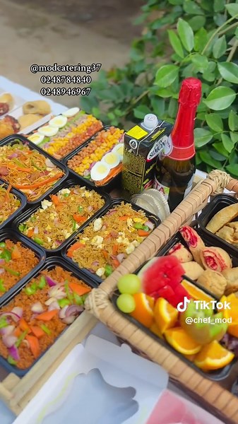 Food Basket, Pastry Packs or Event Catering 😋😋😋 Cake: @Modcatering37 We’ve got you 😉 Call lines: 233241710644/ 233248784840 WhatsApp: 233248946967/ 233248784840 Best Recipe For Extraordinary Events #foodbasket #foodbasketgh #MODiliciousdishes #MODiliciousmeals #MODiliciousrecipe