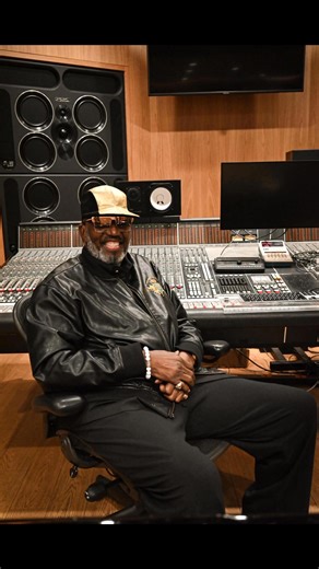 #HappyBirthday to Otis Williams, a legendary founding member of The Temptations! 🎉 With an incredible vocal range, he has brought the second tenor and baritone parts to life for over 60 years. As a talented songwriter, Otis co-wrote many iconic Temptations hits, including "Treat Her Like A Lady," "Check Yourself," and "My Love Is True (Truly For You)." He also penned "Cooling' Out" for Dennis Edwards and "Testify" for Scherrie Payne of The Supremes. His autobiography inspired the acclaimed Broa