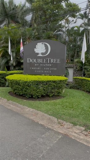 Hay tantas opciones para divertirse en #DoubleTreebyHiltonCariari que no vas a dejar de disfrutar ni un segundo 🎉🌟 Desde relajarte en nuestro spa hasta disfrutar de un delicioso cóctel en nuestro bar, tenemos todo para hacer de tu estadía una experiencia inolvidable🍹Mira nuestro video para descubrir más y reserva hoy mismo al 📞 2209-1000#hotelencostarica #hotelensanjose #hotelconpiscina #hotelcondesayuno #spaday #daypass | DoubleTree by Hilton Cariari San Jose