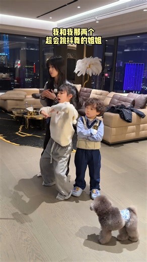 劉格格 on Instagram: "兩個很會跳舞的姊姊 #2026vlog #愛自己 #豆豆 #vlog #reel #劉格格 #騙你生女兒 #格格 #萌娃 #自拍 #小孩養成日記 #童年回憶"